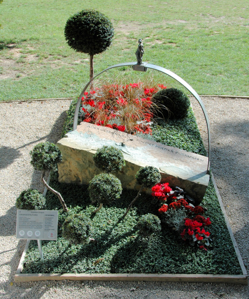 Creative grave design at the Koblenz National Garden Show