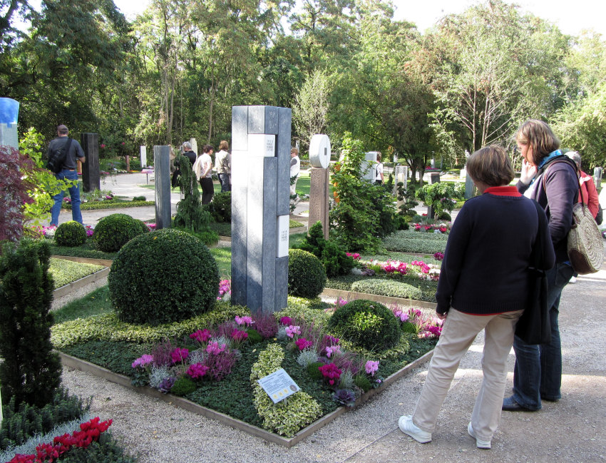 Visitors at the cemetery exhibition, Koblenz National Garden Show