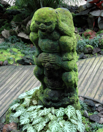 Statue in Singapore garden
